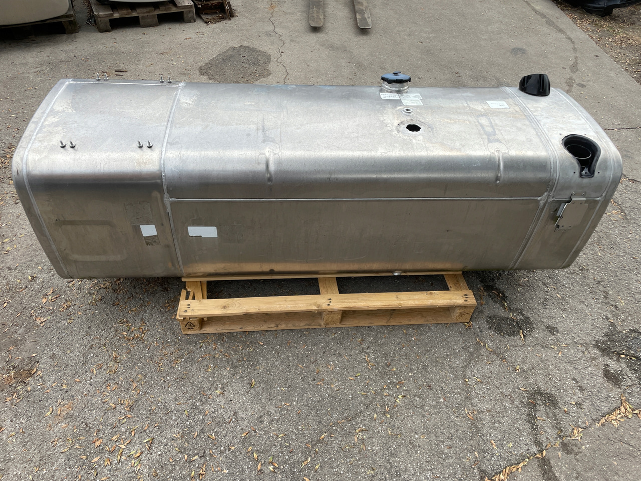 ZBIORNIK PALIWA MAN TGX TGS 680 L 75 AD BLUE 81122016726 - Kütusepaak - Veoauto: pilt 5 ZBIORNIK PALIWA MAN TGX TGS 680 L 75 AD BLUE 81122016726 - Kütusepaak - Veoauto: pilt 5