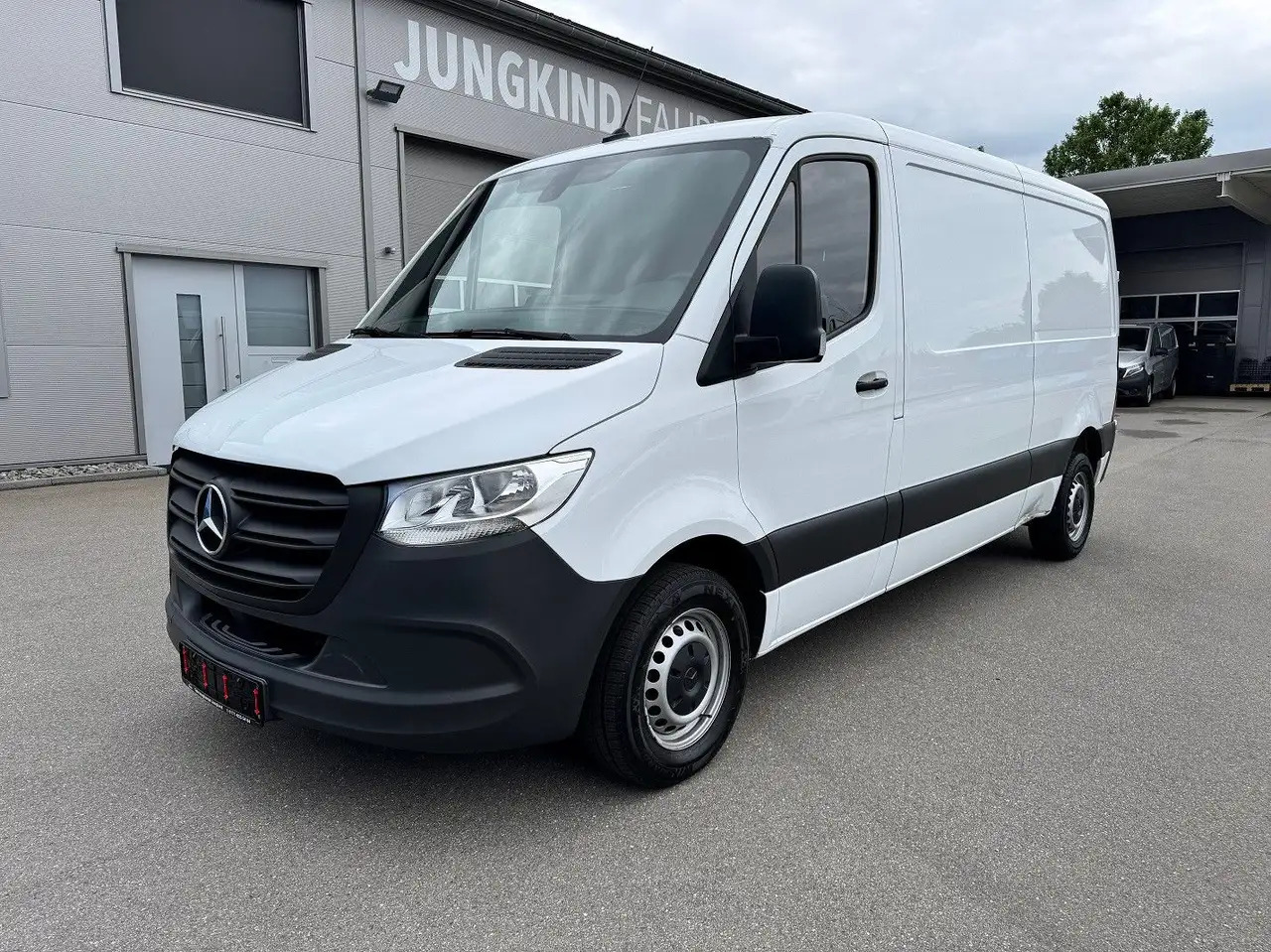 Mercedes-Benz Sprinter 215 CDI Flach Lang Klima FWD - Kaubik: pilt 1 Mercedes-Benz Sprinter 215 CDI Flach Lang Klima FWD - Kaubik: pilt 1
