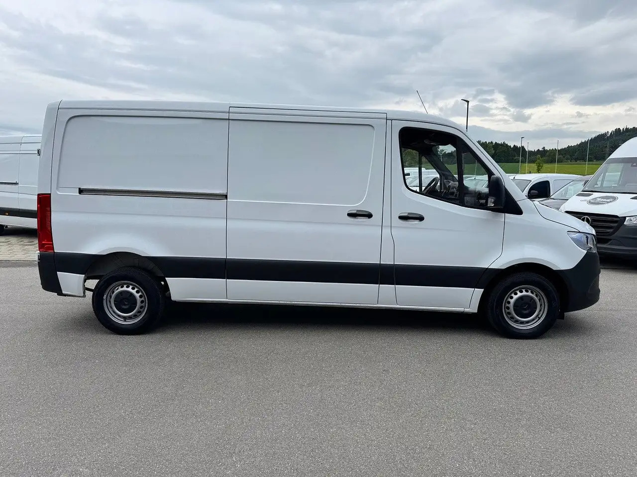 Mercedes-Benz Sprinter 215 CDI Flach Lang Klima FWD - Kaubik: pilt 4 Mercedes-Benz Sprinter 215 CDI Flach Lang Klima FWD - Kaubik: pilt 4