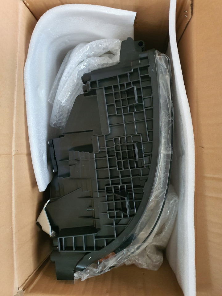 NOWY REFLEKTOR VOLVO FH4 PRAWY - Esituled - Veoauto: pilt 3 NOWY REFLEKTOR VOLVO FH4 PRAWY - Esituled - Veoauto: pilt 3