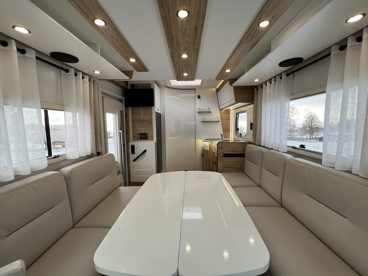 Pilote Pacific P696D Hubbett - Solar - Markise - Poolintegreeritud matkaauto: pilt 4 Pilote Pacific P696D Hubbett - Solar - Markise - Poolintegreeritud matkaauto: pilt 4