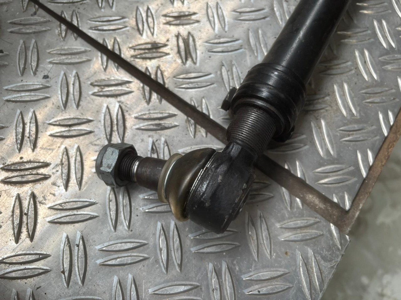 Gebrauchte MAN TGL 8.180 Spurstange / Lenkstange, Artikel - Nr. : 81.46610 - 6820 - Roolivarras - Veoauto: pilt 4 Gebrauchte MAN TGL 8.180 Spurstange / Lenkstange, Artikel - Nr. : 81.46610 - 6820 - Roolivarras - Veoauto: pilt 4