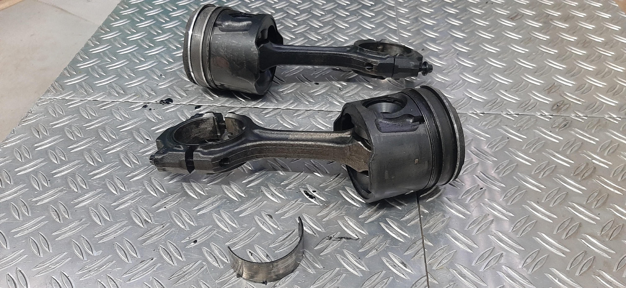 Gebrauchte Motorkolben vom MAN TGL 8.180, Typ D0834 LF 51, Artikel - Nr. : 81.99999 - 9999 - Kolvid/ Rõngad/ Puksid - Veoauto: pilt 2 Gebrauchte Motorkolben vom MAN TGL 8.180, Typ D0834 LF 51, Artikel - Nr. : 81.99999 - 9999 - Kolvid/ Rõngad/ Puksid - Veoauto: pilt 2