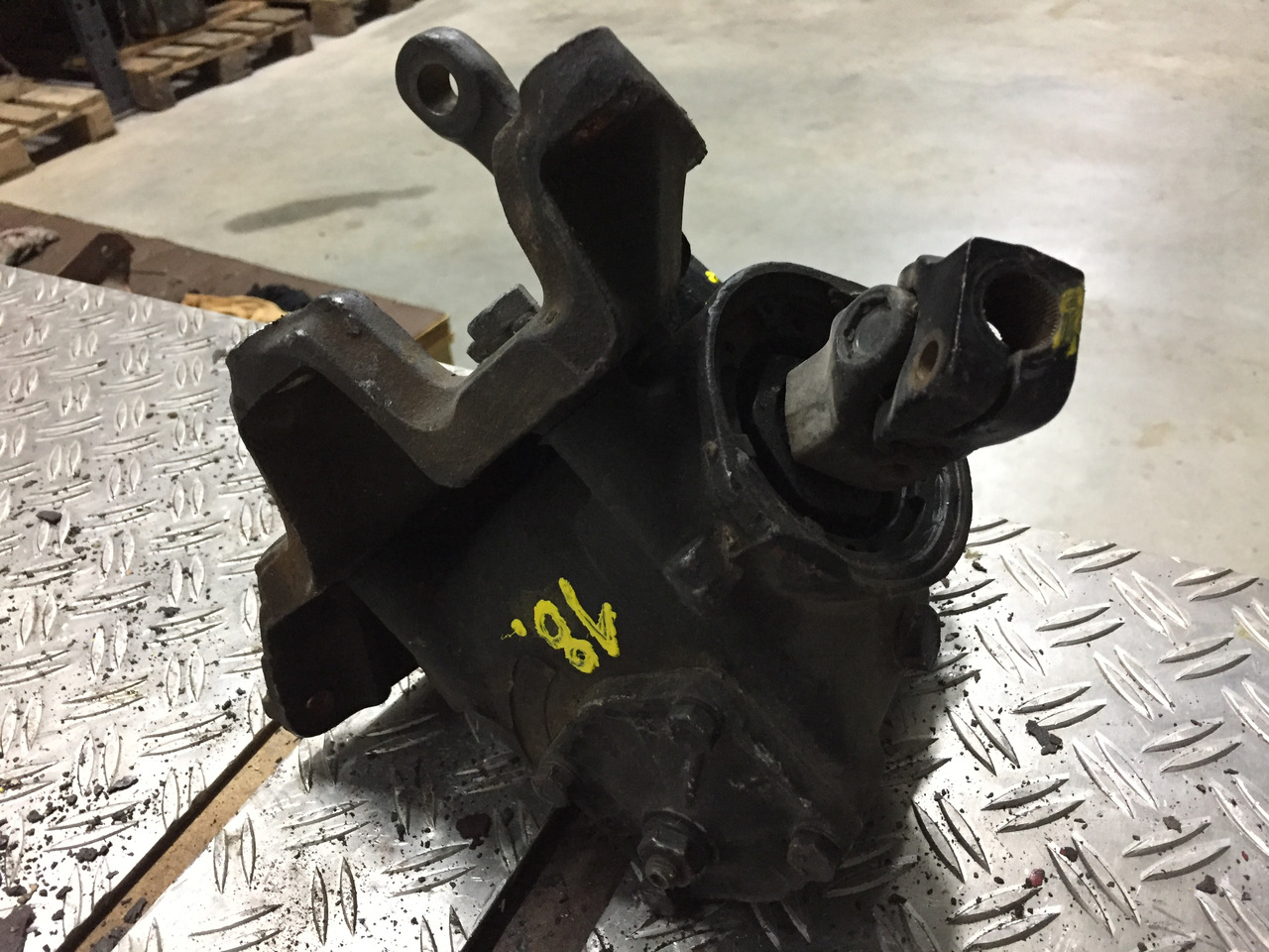 Gebrauchtes Lenkgetriebe DB 307, Artikel - Nr.: 81.9999 - 9999 - Roolikarp - Veoauto: pilt 3 Gebrauchtes Lenkgetriebe DB 307, Artikel - Nr.: 81.9999 - 9999 - Roolikarp - Veoauto: pilt 3