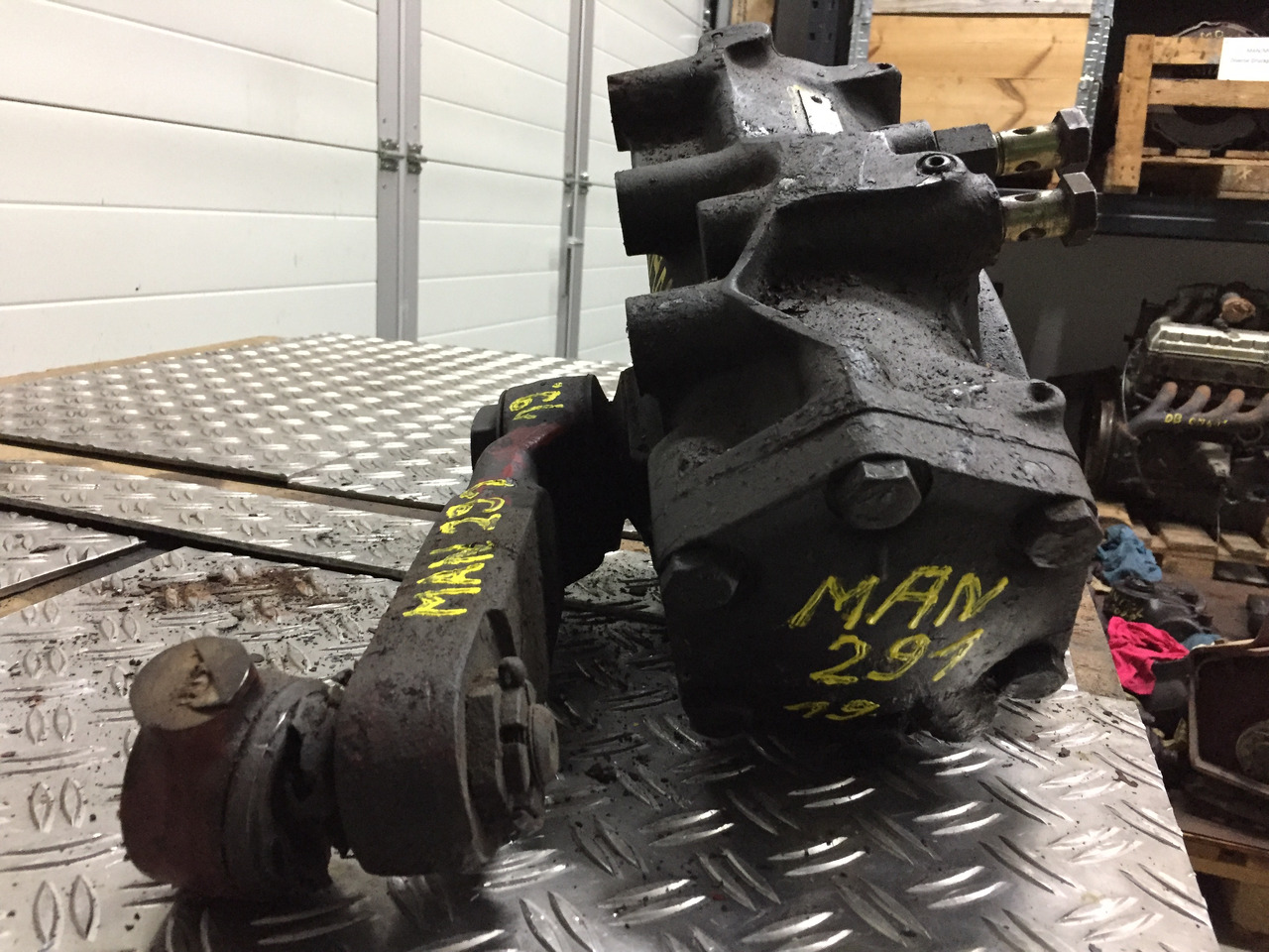 Gebrauchtes Lenkgetriebe MAN F 8, 291, Artikel - Nr.: 81.9999 - 9999 - Roolikarp - Veoauto: pilt 5 Gebrauchtes Lenkgetriebe MAN F 8, 291, Artikel - Nr.: 81.9999 - 9999 - Roolikarp - Veoauto: pilt 5