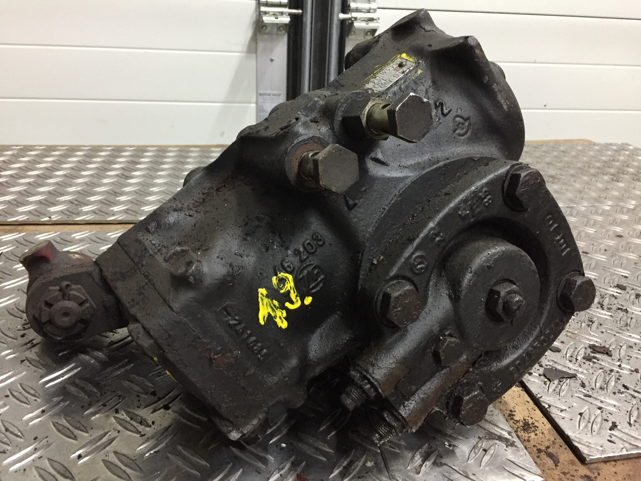 Gebrauchtes Lenkgetriebe MAN F 8, 291, Artikel - Nr.: 81.9999 - 9999 - Roolikarp - Veoauto: pilt 4 Gebrauchtes Lenkgetriebe MAN F 8, 291, Artikel - Nr.: 81.9999 - 9999 - Roolikarp - Veoauto: pilt 4