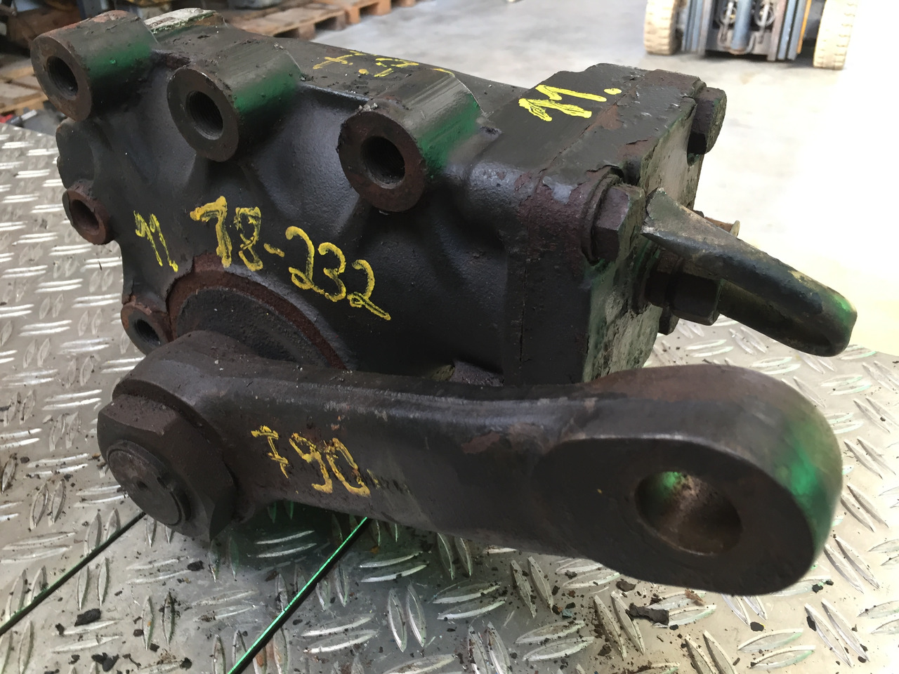 Gebrauchtes Lenkgetriebe MAN F 90, 18.232, Artikel - Nr.: 81.9999 - 9999 - Roolikarp - Veoauto: pilt 1 Gebrauchtes Lenkgetriebe MAN F 90, 18.232, Artikel - Nr.: 81.9999 - 9999 - Roolikarp - Veoauto: pilt 1