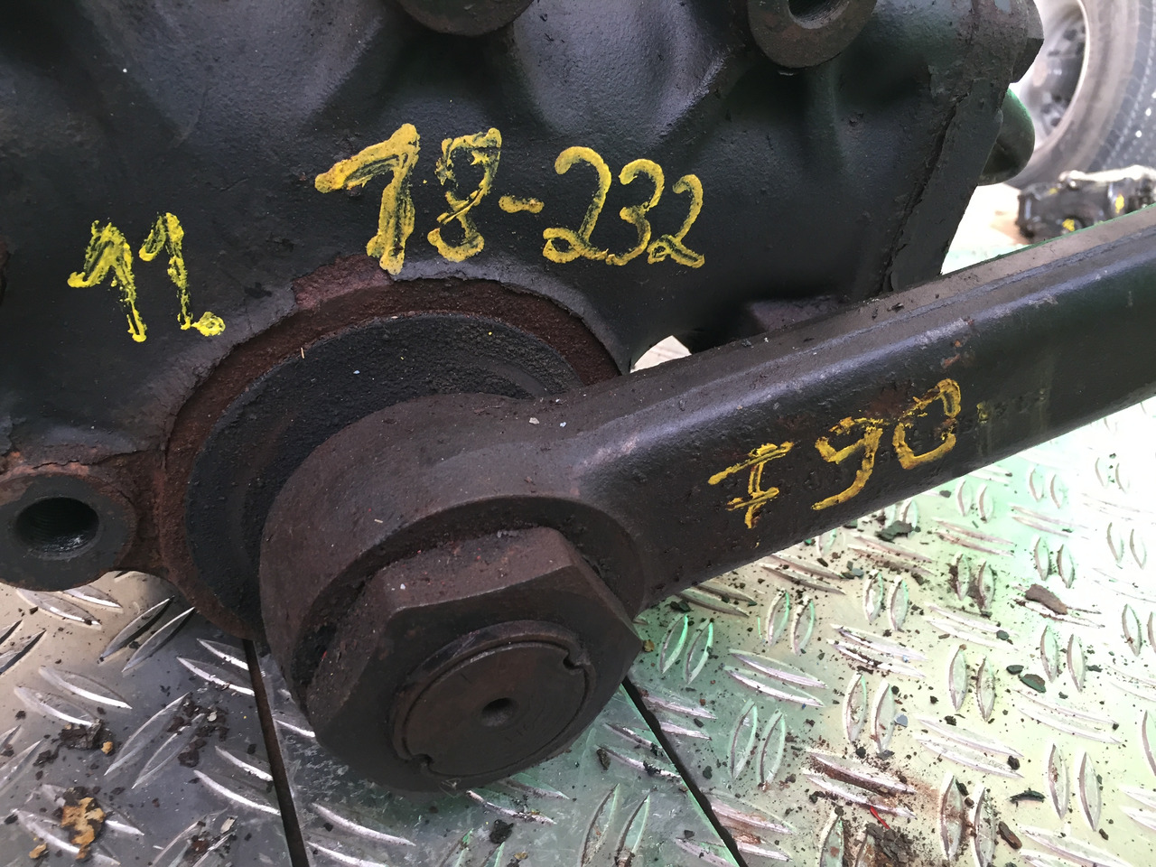 Gebrauchtes Lenkgetriebe MAN F 90, 18.232, Artikel - Nr.: 81.9999 - 9999 - Roolikarp - Veoauto: pilt 4 Gebrauchtes Lenkgetriebe MAN F 90, 18.232, Artikel - Nr.: 81.9999 - 9999 - Roolikarp - Veoauto: pilt 4