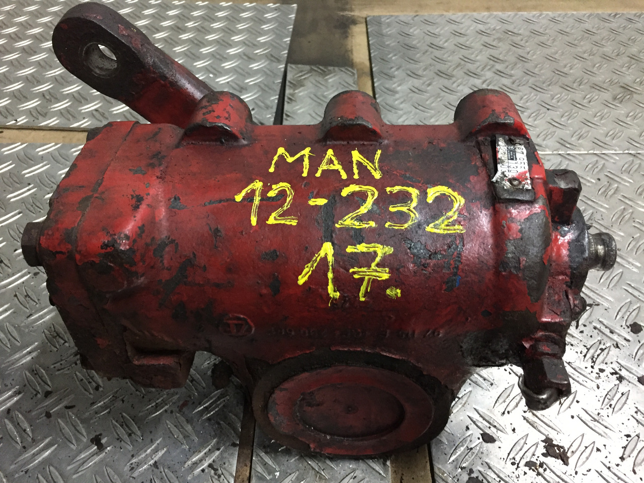 Gebrauchtes Lenkgetriebe MAN F90, 12.232, Artikel - Nr.: 81.9999 - 9999 - Roolikarp - Veoauto: pilt 1 Gebrauchtes Lenkgetriebe MAN F90, 12.232, Artikel - Nr.: 81.9999 - 9999 - Roolikarp - Veoauto: pilt 1