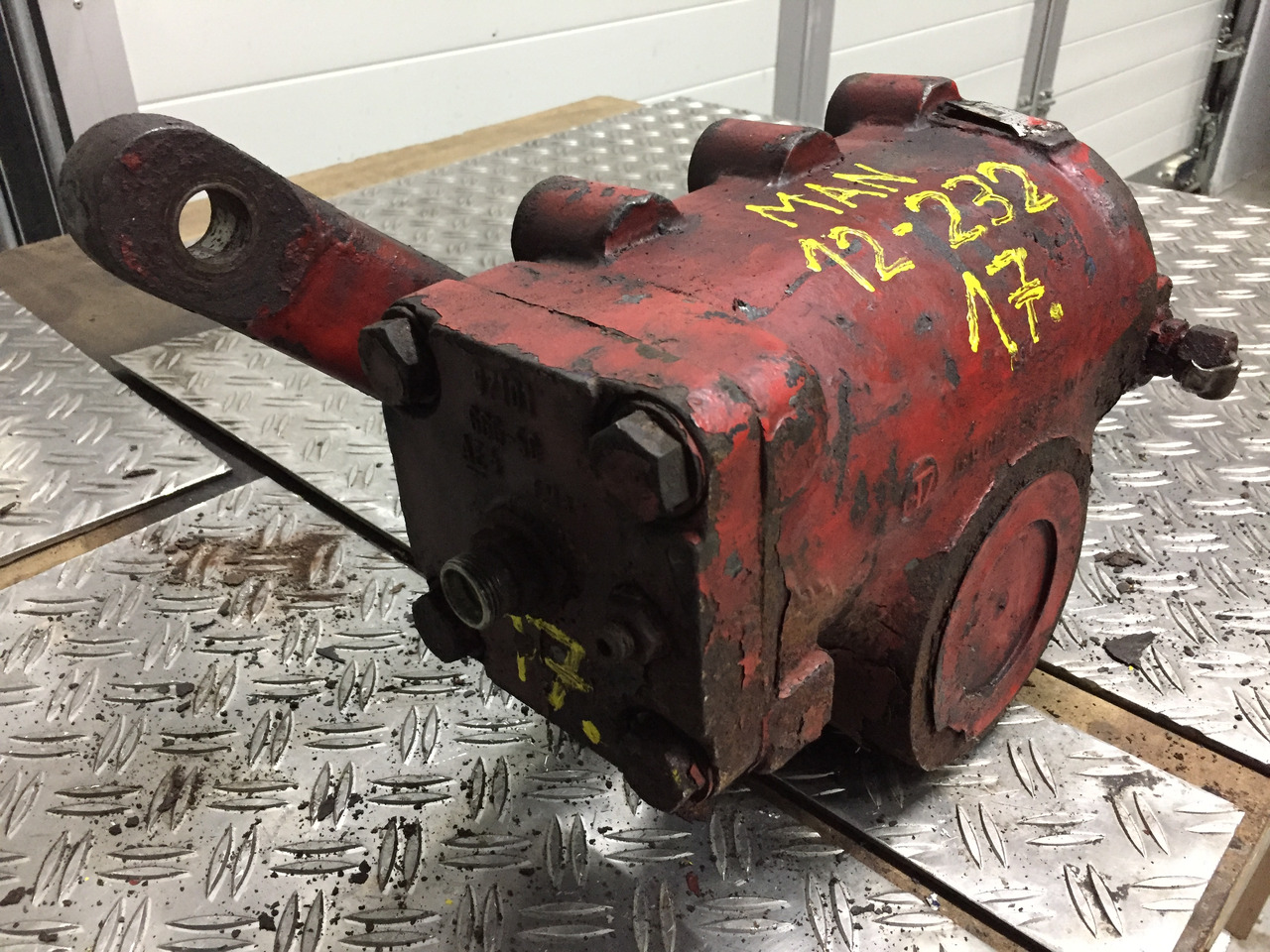 Gebrauchtes Lenkgetriebe MAN F90, 12.232, Artikel - Nr.: 81.9999 - 9999 - Roolikarp - Veoauto: pilt 2 Gebrauchtes Lenkgetriebe MAN F90, 12.232, Artikel - Nr.: 81.9999 - 9999 - Roolikarp - Veoauto: pilt 2