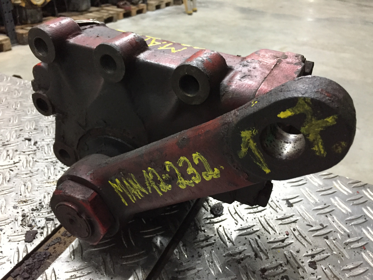 Gebrauchtes Lenkgetriebe MAN F90, 12.232, Artikel - Nr.: 81.9999 - 9999 - Roolikarp - Veoauto: pilt 4 Gebrauchtes Lenkgetriebe MAN F90, 12.232, Artikel - Nr.: 81.9999 - 9999 - Roolikarp - Veoauto: pilt 4