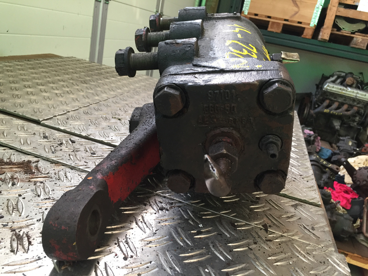 Gebrauchtes Lenkgetriebe MAN F90, 14.232, Artikel - Nr.: 81.9999 - 9999 - Roolikarp - Veoauto: pilt 2 Gebrauchtes Lenkgetriebe MAN F90, 14.232, Artikel - Nr.: 81.9999 - 9999 - Roolikarp - Veoauto: pilt 2