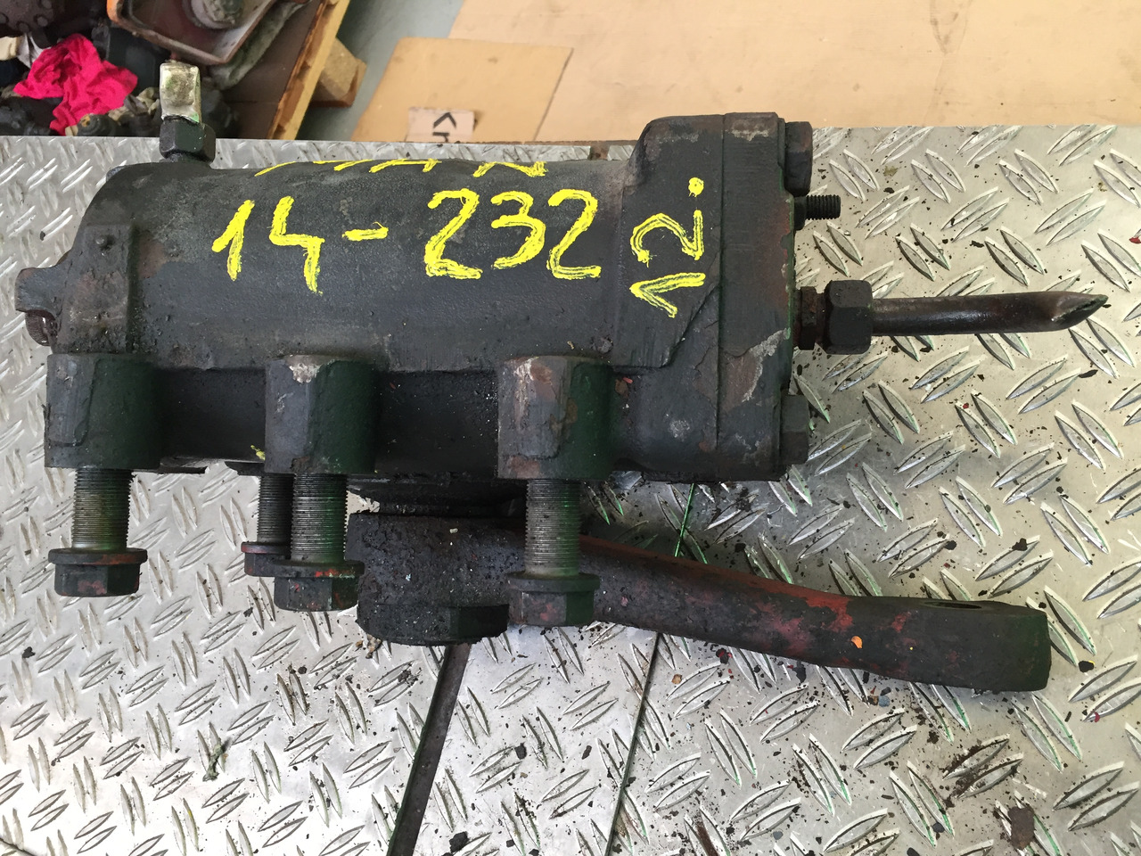 Gebrauchtes Lenkgetriebe MAN F90, 14.232, Artikel - Nr.: 81.9999 - 9999 - Roolikarp - Veoauto: pilt 1 Gebrauchtes Lenkgetriebe MAN F90, 14.232, Artikel - Nr.: 81.9999 - 9999 - Roolikarp - Veoauto: pilt 1