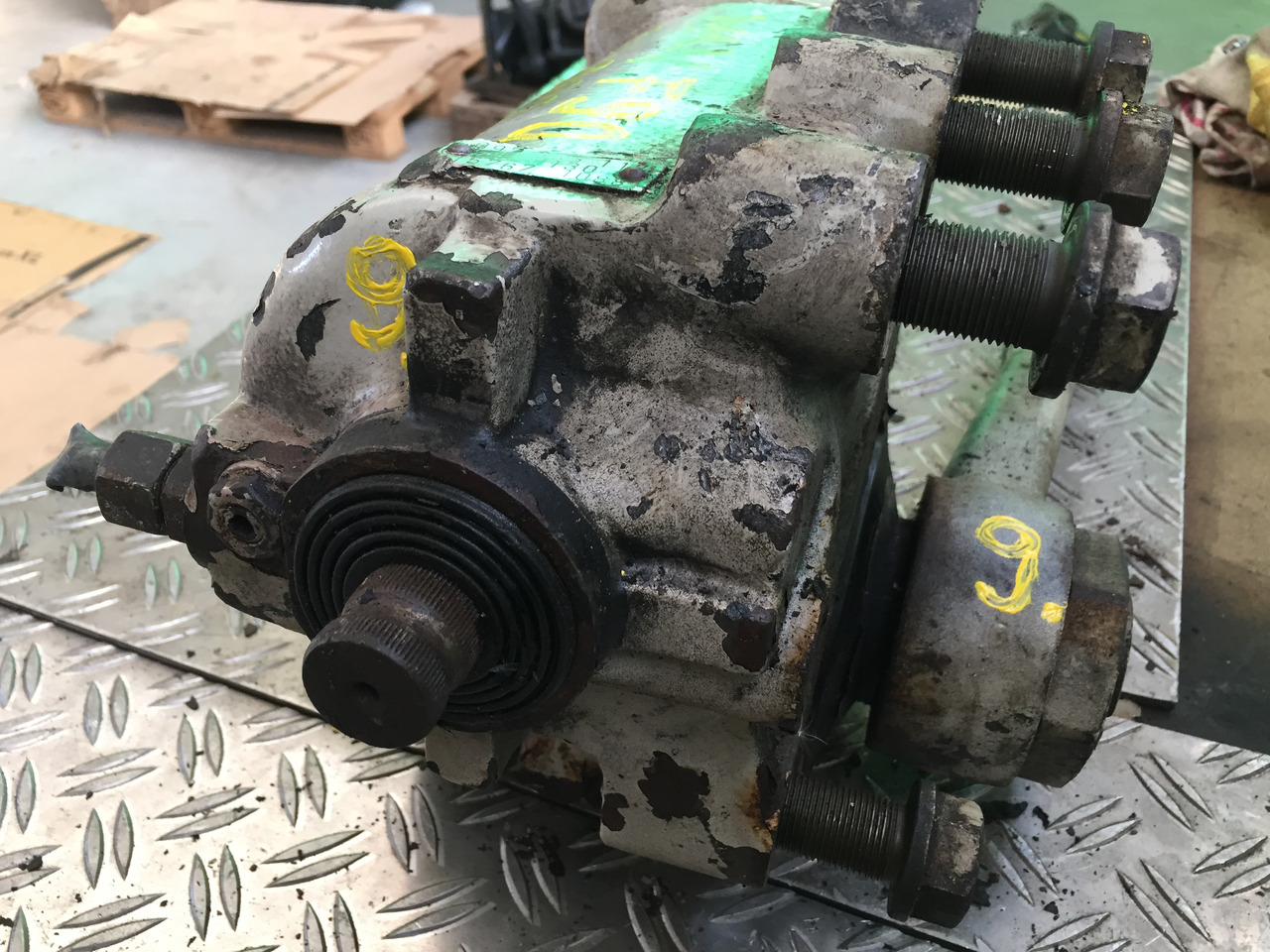 Gebrauchtes Lenkgetriebe MAN F90, 17.232, Artikel - Nr.: 81.9999 - 9999 - Roolikarp - Veoauto: pilt 3 Gebrauchtes Lenkgetriebe MAN F90, 17.232, Artikel - Nr.: 81.9999 - 9999 - Roolikarp - Veoauto: pilt 3