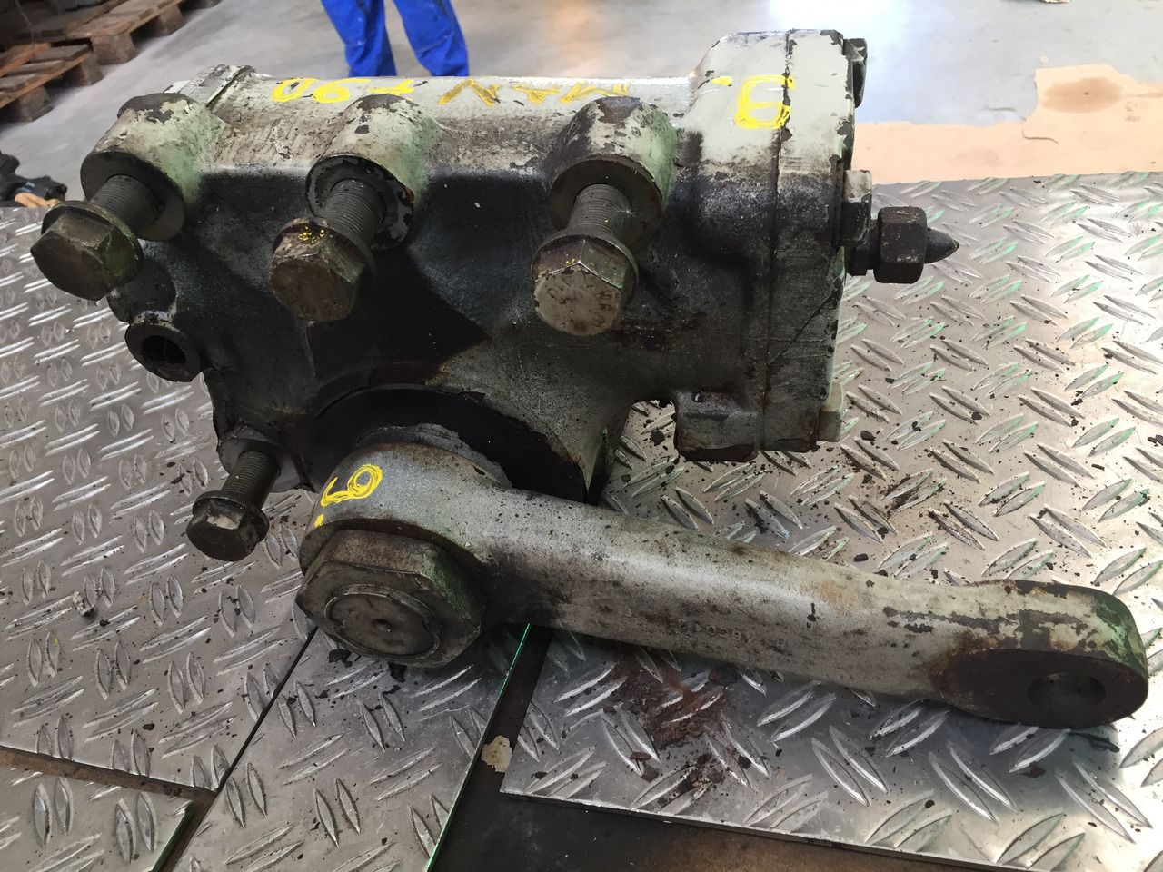 Gebrauchtes Lenkgetriebe MAN F90, 17.232, Artikel - Nr.: 81.9999 - 9999 - Roolikarp - Veoauto: pilt 1 Gebrauchtes Lenkgetriebe MAN F90, 17.232, Artikel - Nr.: 81.9999 - 9999 - Roolikarp - Veoauto: pilt 1