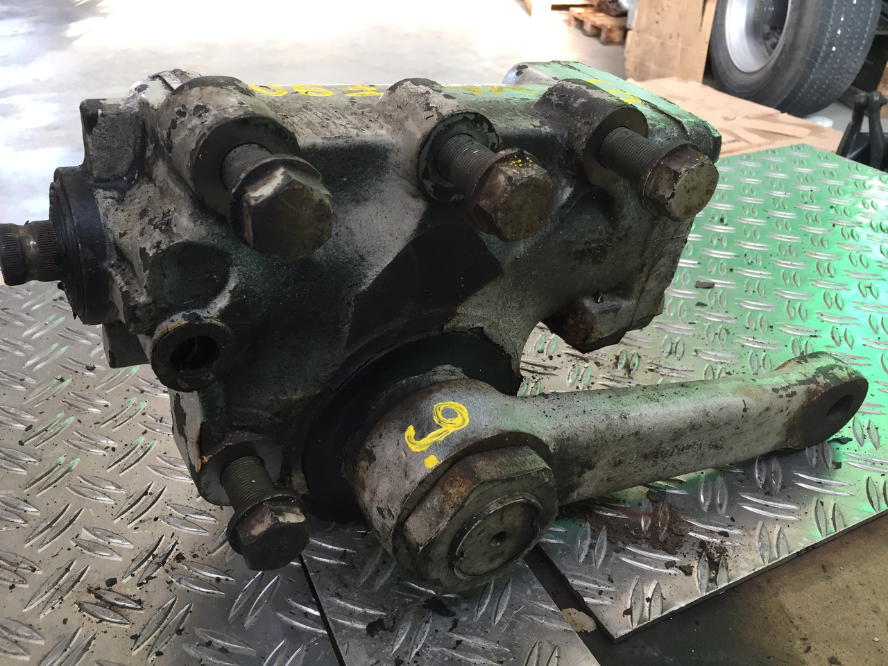 Gebrauchtes Lenkgetriebe MAN F90, 17.232, Artikel - Nr.: 81.9999 - 9999 - Roolikarp - Veoauto: pilt 4 Gebrauchtes Lenkgetriebe MAN F90, 17.232, Artikel - Nr.: 81.9999 - 9999 - Roolikarp - Veoauto: pilt 4