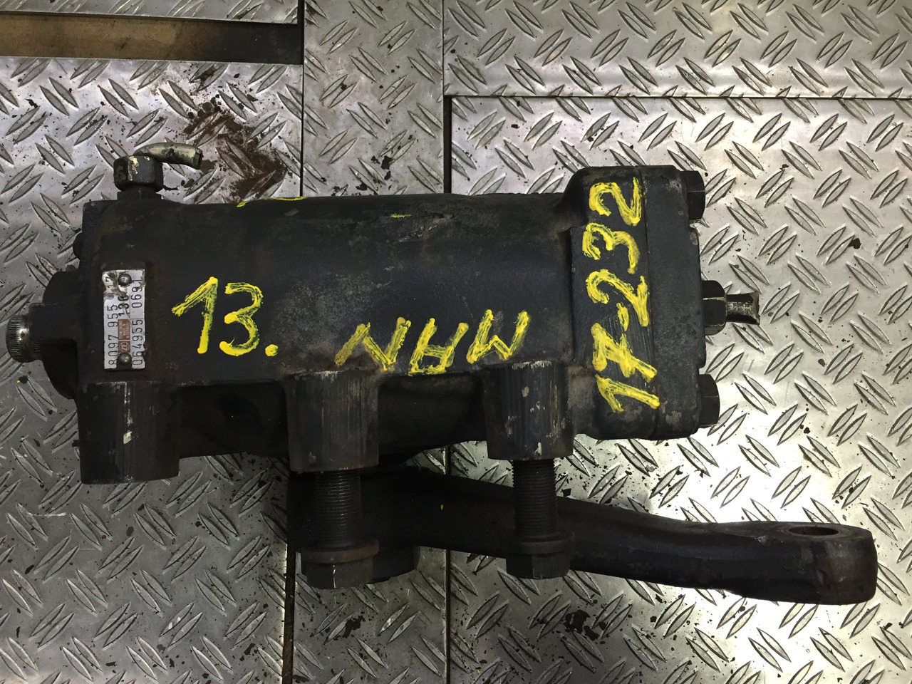 Gebrauchtes Lenkgetriebe MAN F90, 17.232, Artikel - Nr.: 81.9999 - 9999 - Roolikarp - Veoauto: pilt 5 Gebrauchtes Lenkgetriebe MAN F90, 17.232, Artikel - Nr.: 81.9999 - 9999 - Roolikarp - Veoauto: pilt 5