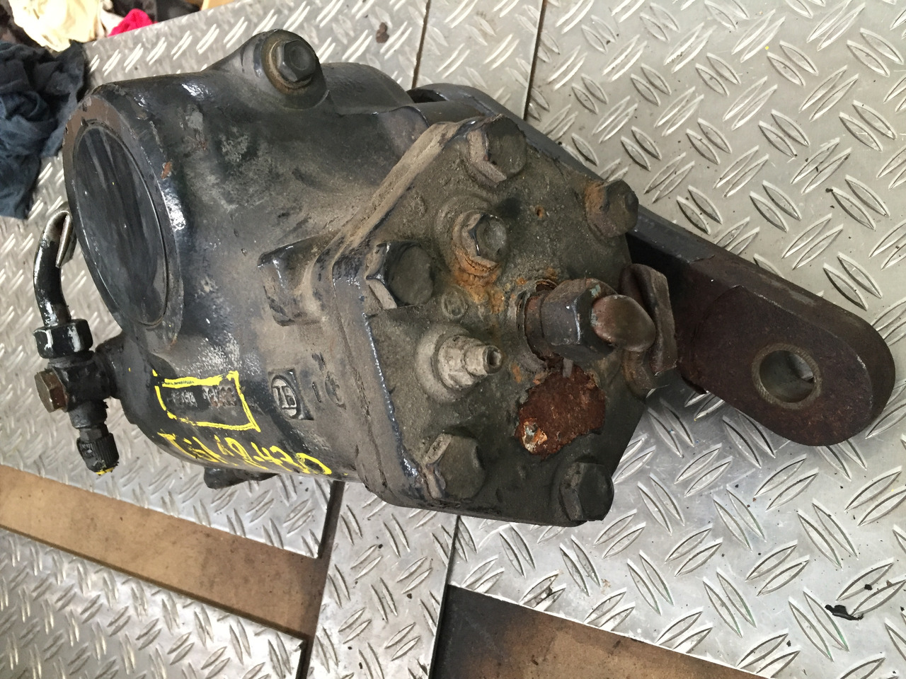 Gebrauchtes Lenkgetriebe MAN TGA 18.430, Artikel - Nr.: 81.46200-6410 - Roolikarp - Veoauto: pilt 3 Gebrauchtes Lenkgetriebe MAN TGA 18.430, Artikel - Nr.: 81.46200-6410 - Roolikarp - Veoauto: pilt 3