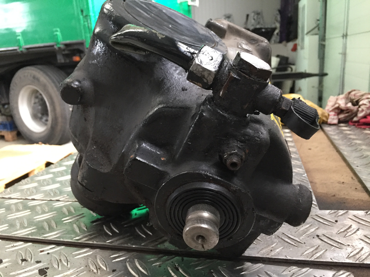 Gebrauchtes Lenkgetriebe MAN TGA 18.430, Artikel - Nr.: 81.46200-6410 - Roolikarp - Veoauto: pilt 4 Gebrauchtes Lenkgetriebe MAN TGA 18.430, Artikel - Nr.: 81.46200-6410 - Roolikarp - Veoauto: pilt 4