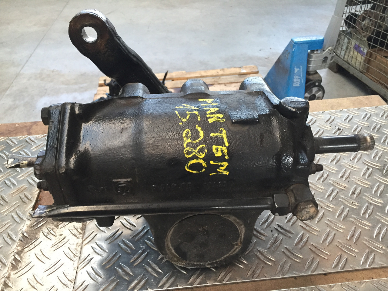 Gebrauchtes Lenkgetriebe, MAN TGM 15.280, Artikel - Nr. : 85.46200 - 6019 - Roolikarp - Veoauto: pilt 1 Gebrauchtes Lenkgetriebe, MAN TGM 15.280, Artikel - Nr. : 85.46200 - 6019 - Roolikarp - Veoauto: pilt 1