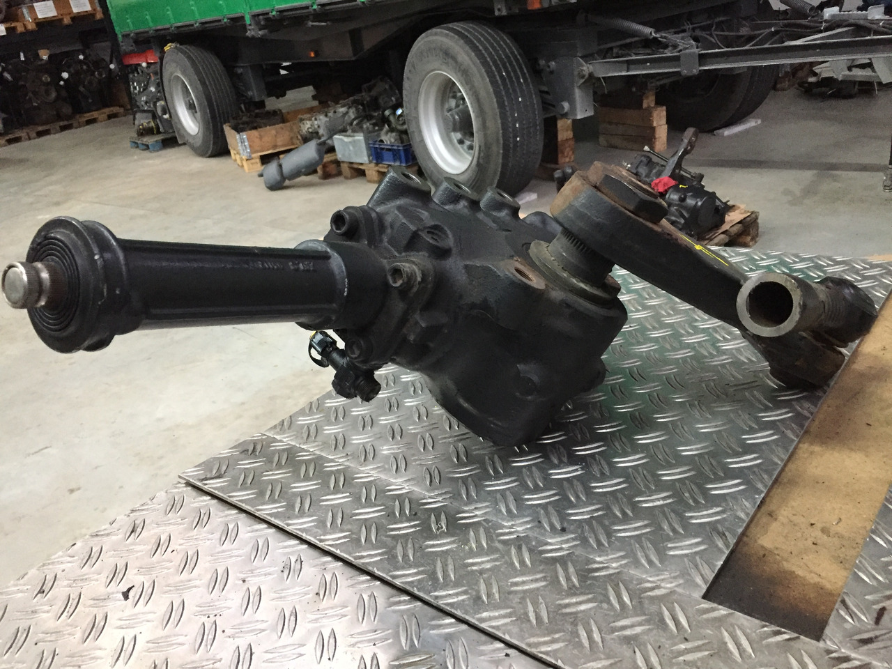 Gebrauchtes Lenkgetriebe MAN TGX 26.480 XXL, Artikel - Nr.: 81.46200 - 6541 - Roolikarp - Veoauto: pilt 4 Gebrauchtes Lenkgetriebe MAN TGX 26.480 XXL, Artikel - Nr.: 81.46200 - 6541 - Roolikarp - Veoauto: pilt 4