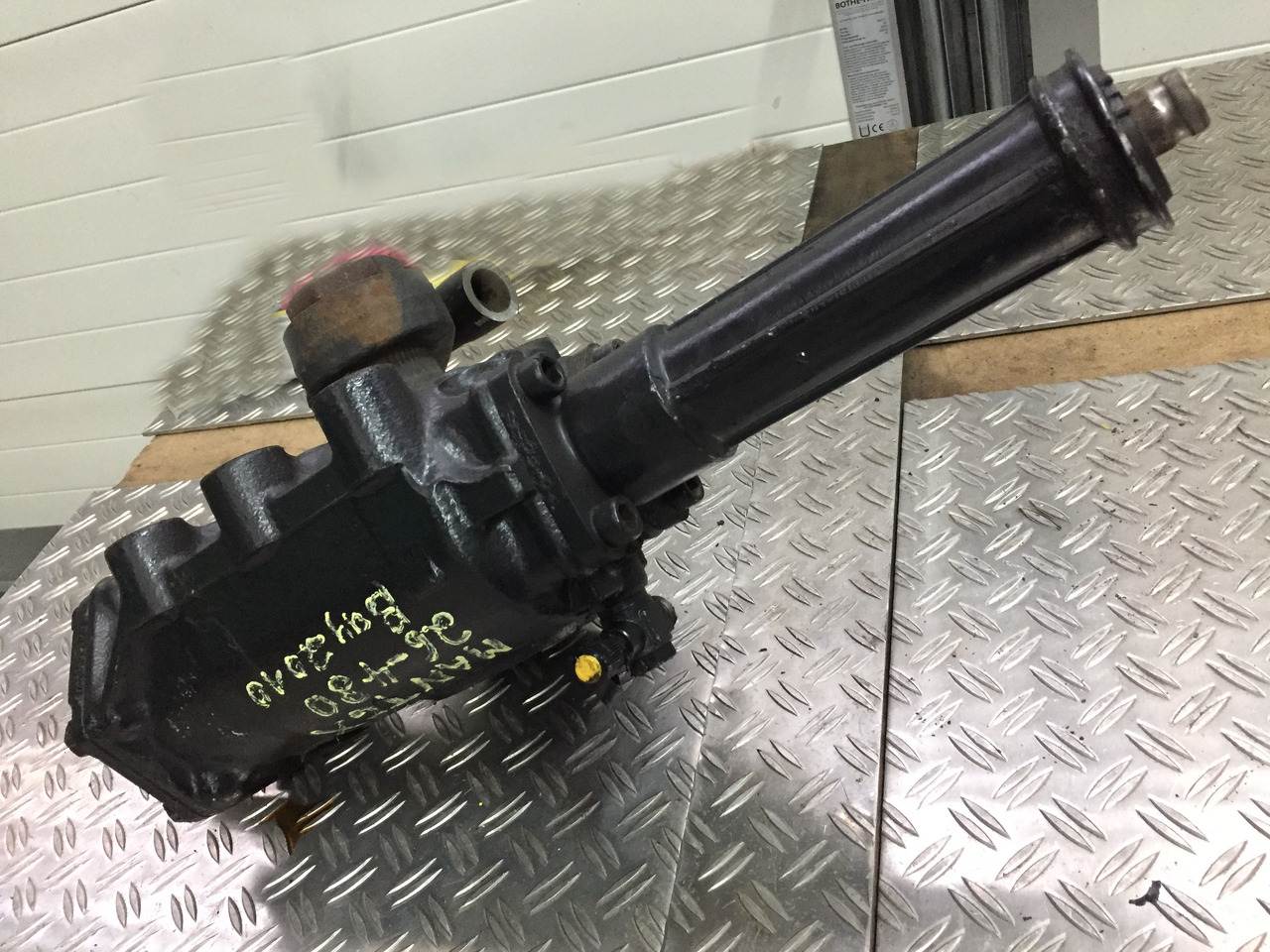 Gebrauchtes Lenkgetriebe MAN TGX 26.480 XXL, Artikel - Nr.: 81.46200 - 6541 - Roolikarp - Veoauto: pilt 1 Gebrauchtes Lenkgetriebe MAN TGX 26.480 XXL, Artikel - Nr.: 81.46200 - 6541 - Roolikarp - Veoauto: pilt 1