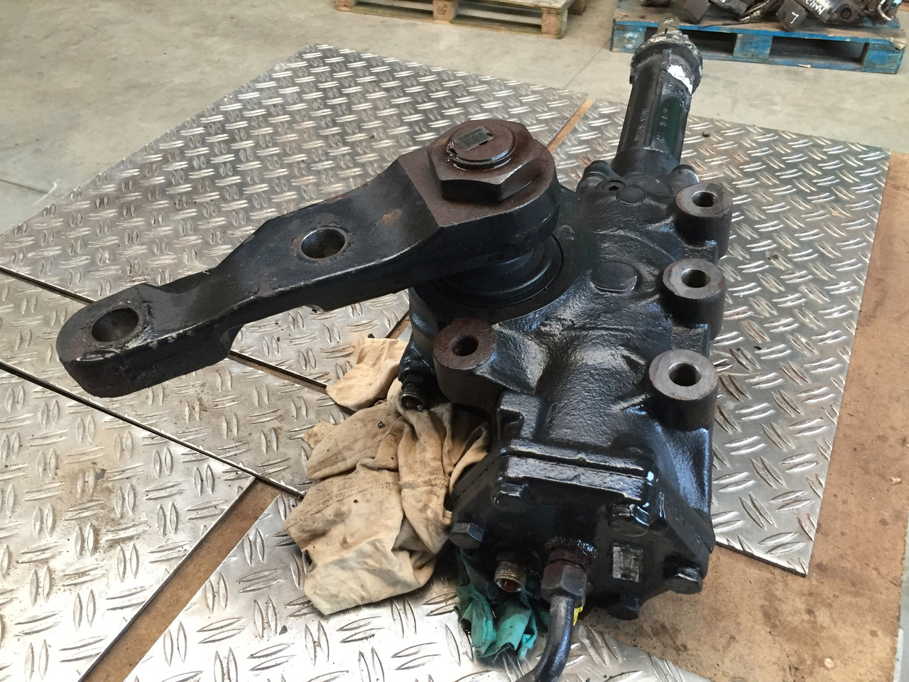 Gebrauchtes Lenkgetriebe, mechanisch, MAN TGA 26.440 XXL, Artikel - Nr. : 81.46200 - 6427 - Roolikarp - Veoauto: pilt 1 Gebrauchtes Lenkgetriebe, mechanisch, MAN TGA 26.440 XXL, Artikel - Nr. : 81.46200 - 6427 - Roolikarp - Veoauto: pilt 1