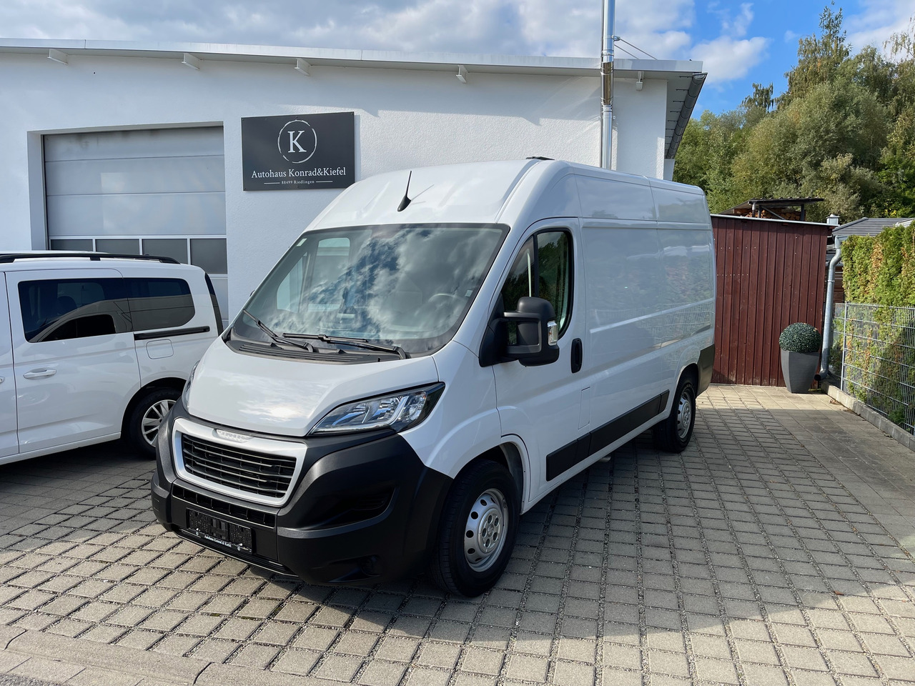 Peugeot Boxer Kasten L2H2 AppleCarplay/Klima/Kamera - Kaubik: pilt 1 Peugeot Boxer Kasten L2H2 AppleCarplay/Klima/Kamera - Kaubik: pilt 1