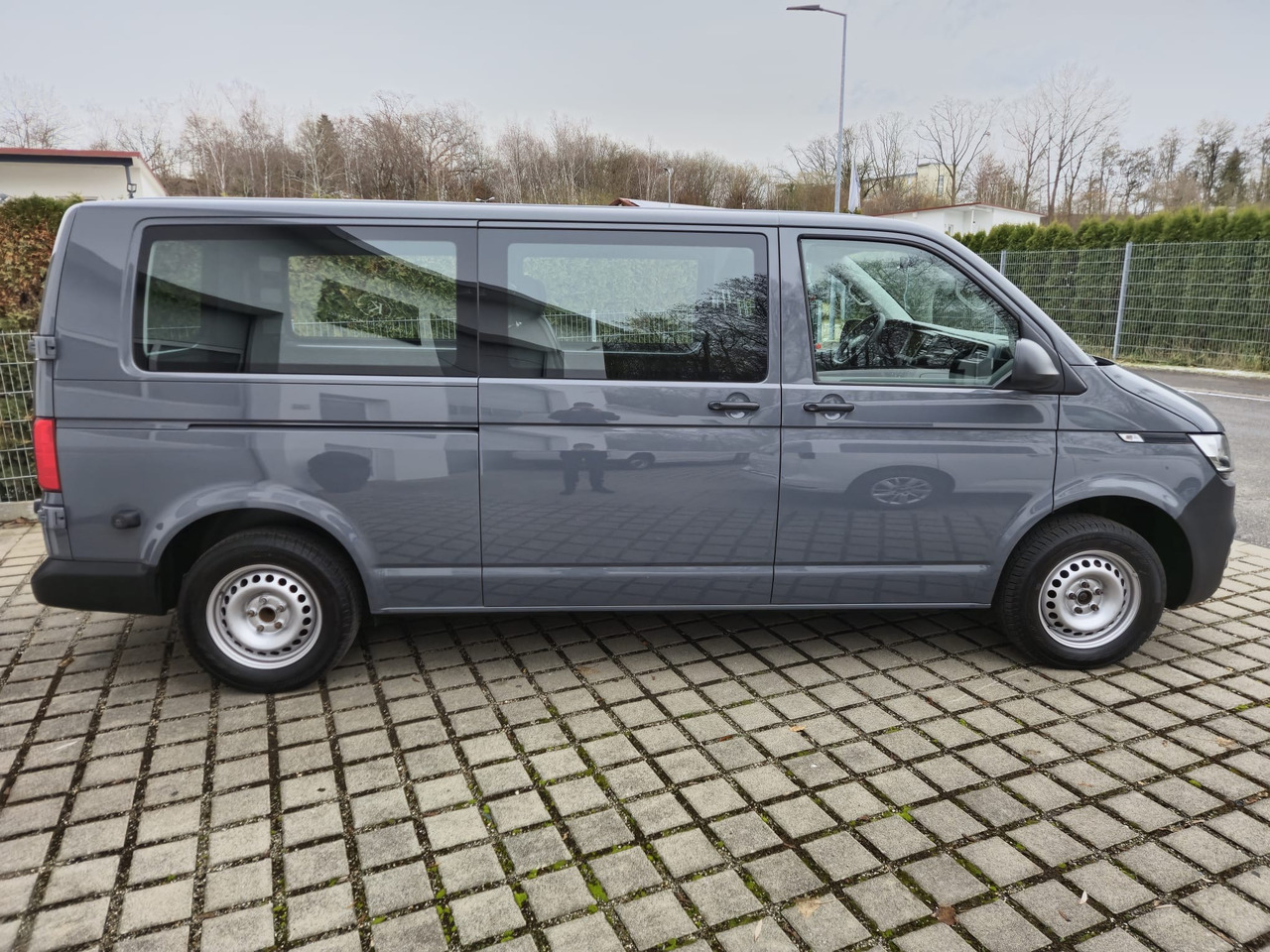 VOLKSWAGEN T6.1 Transporter Kombi LR/Navi/AppCon./6-Sitzer - Mikrobuss: pilt 4 VOLKSWAGEN T6.1 Transporter Kombi LR/Navi/AppCon./6-Sitzer - Mikrobuss: pilt 4