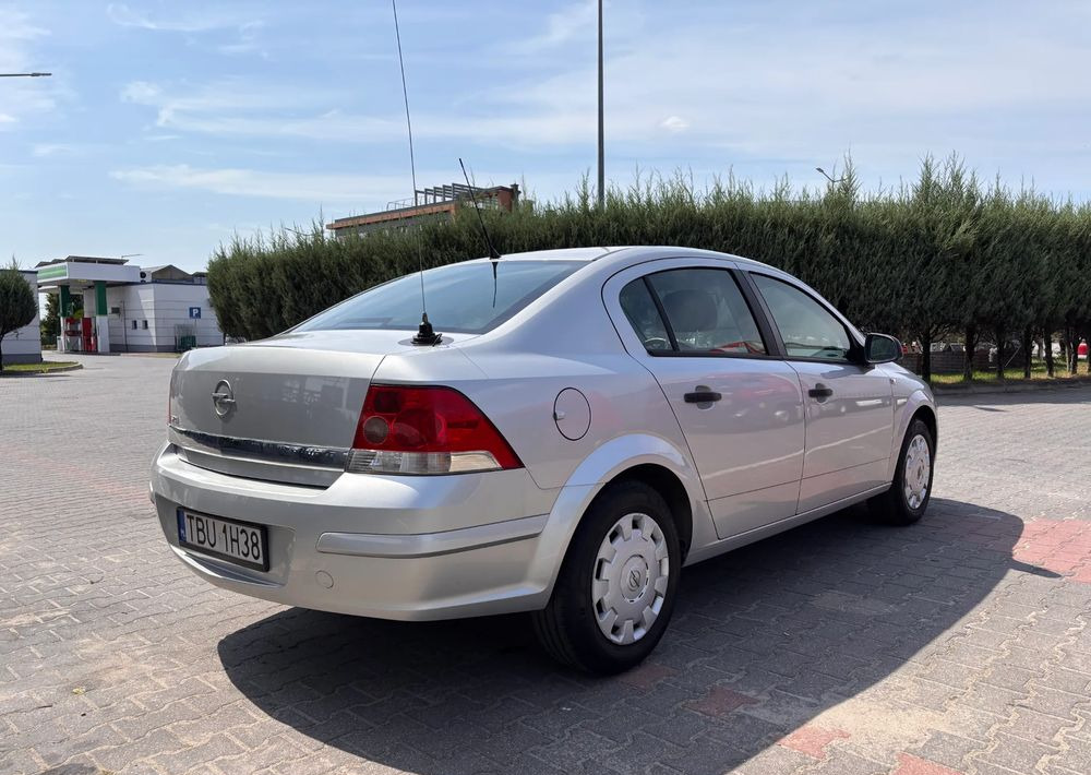 Opel Astra 1.6 Edition - Sedaan: pilt 4 Opel Astra 1.6 Edition - Sedaan: pilt 4