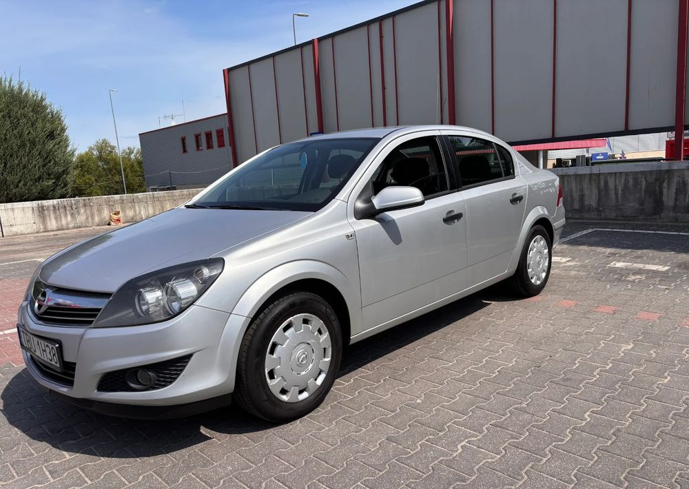 Opel Astra 1.6 Edition - Sedaan: pilt 2 Opel Astra 1.6 Edition - Sedaan: pilt 2