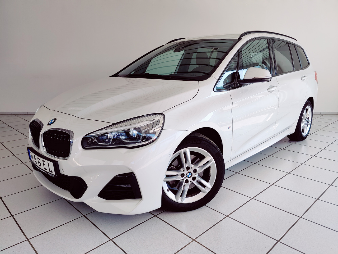 BMW 218 i Gran Tourer M Sport PDC RTTI Navi RüKam LED Apple Android DAB - Universaal: pilt 1 BMW 218 i Gran Tourer M Sport PDC RTTI Navi RüKam LED Apple Android DAB - Universaal: pilt 1