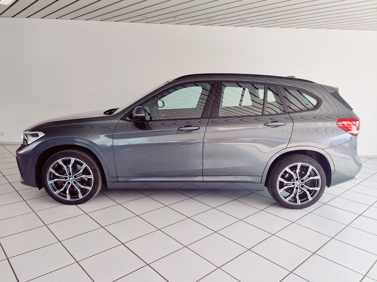 BMW X1 xDrive 20 d M Sport Navi Ambiente PDC SHZ Apple Android - Maastur: pilt 5 BMW X1 xDrive 20 d M Sport Navi Ambiente PDC SHZ Apple Android - Maastur: pilt 5