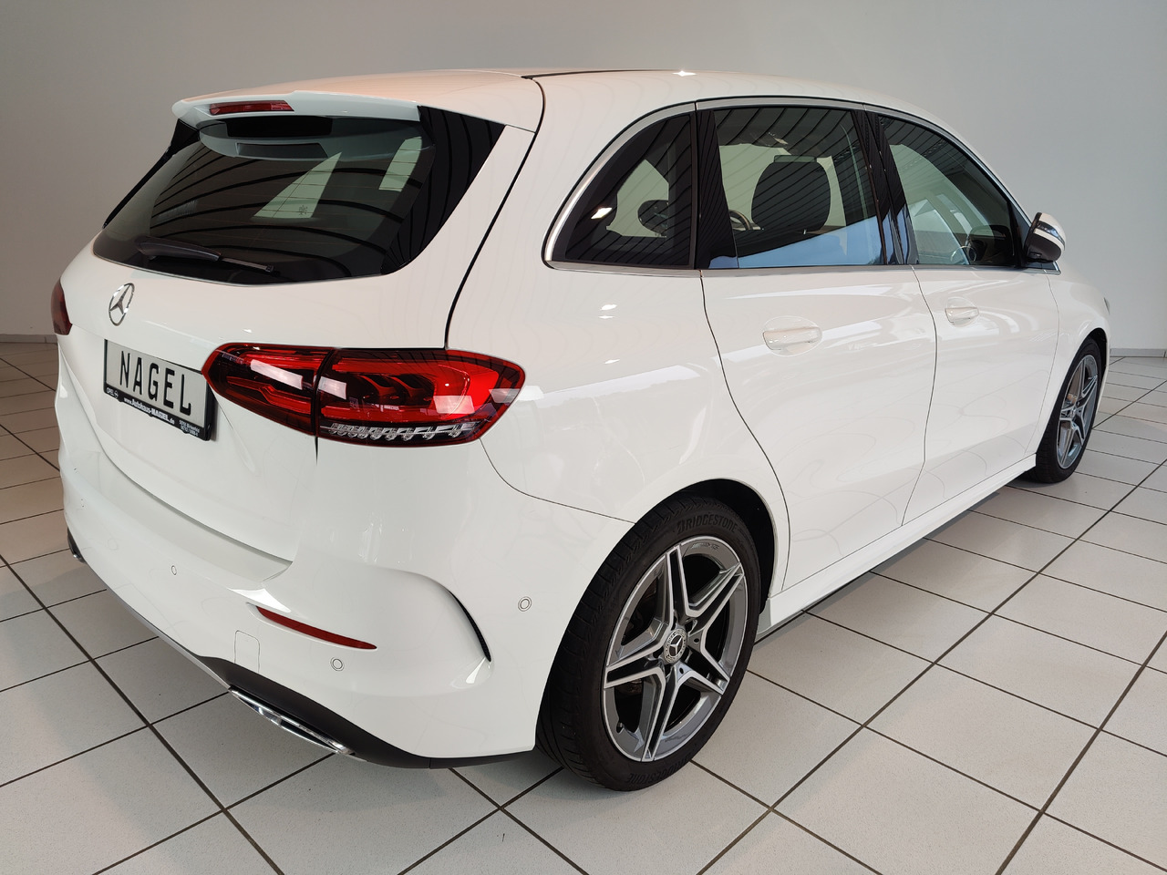 Mercedes-Benz B 200 d 8G-DCT AMG Line Kam Navi SHZ LED - Auto: pilt 4 Mercedes-Benz B 200 d 8G-DCT AMG Line Kam Navi SHZ LED - Auto: pilt 4