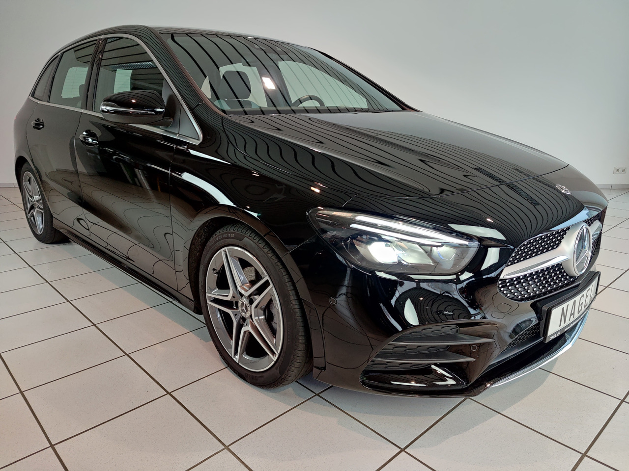 Mercedes-Benz B 200 d 8G-DCT AMG Line Navi LED Sport DAB Rükam - Auto: pilt 2 Mercedes-Benz B 200 d 8G-DCT AMG Line Navi LED Sport DAB Rükam - Auto: pilt 2