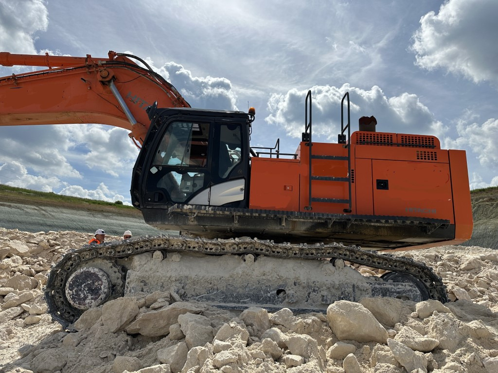 HITACHI ZX690LCR-6 - Lintekskavaator: pilt 2 HITACHI ZX690LCR-6 - Lintekskavaator: pilt 2