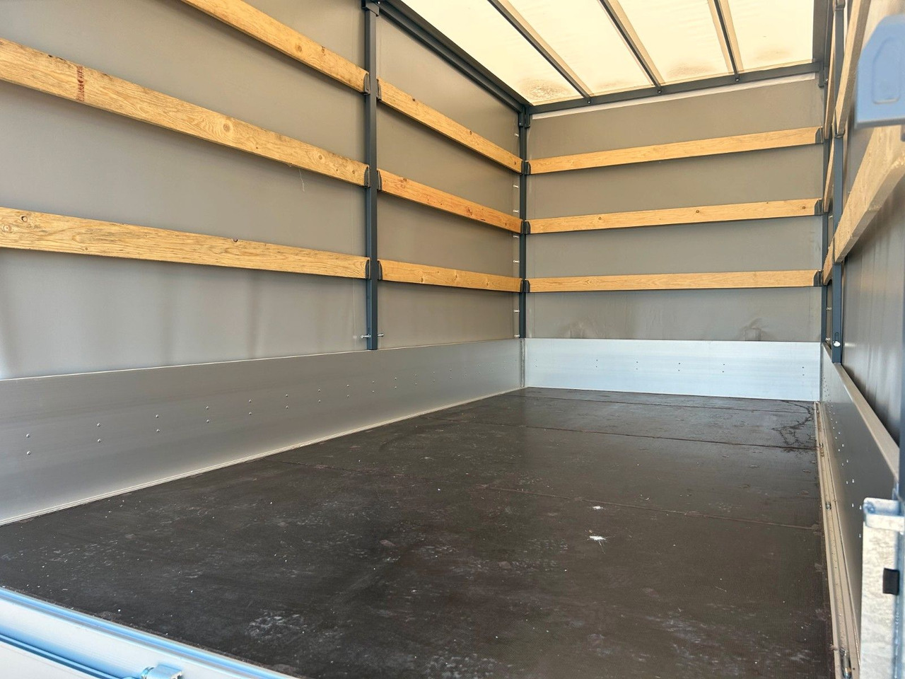 Fiat DUCATO XLWB MAXI Pritsche+Plane - Tent tarbesõiduk: pilt 5 Fiat DUCATO XLWB MAXI Pritsche+Plane - Tent tarbesõiduk: pilt 5