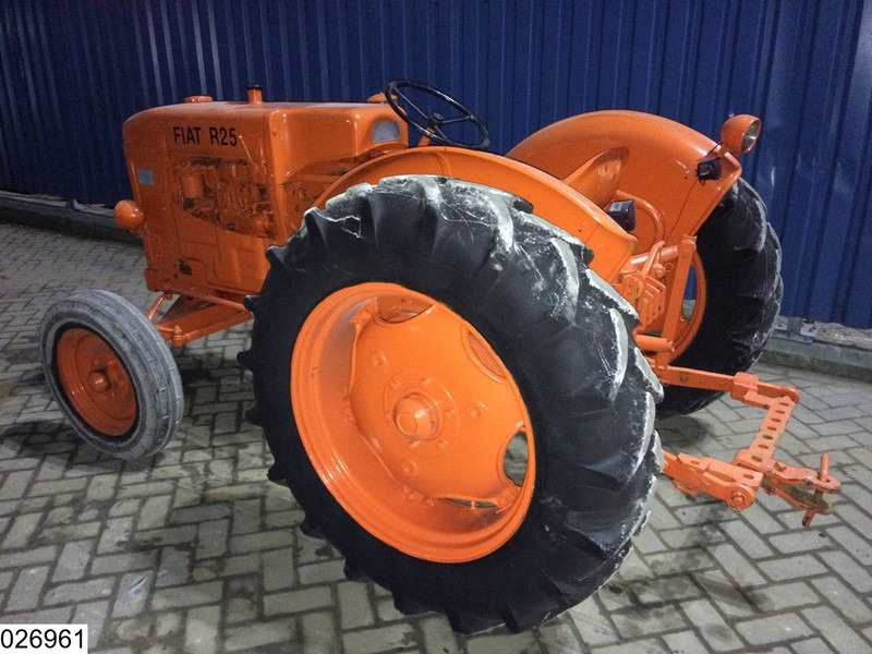 Fiat R25 2WD - Traktor: pilt 3 Fiat R25 2WD - Traktor: pilt 3