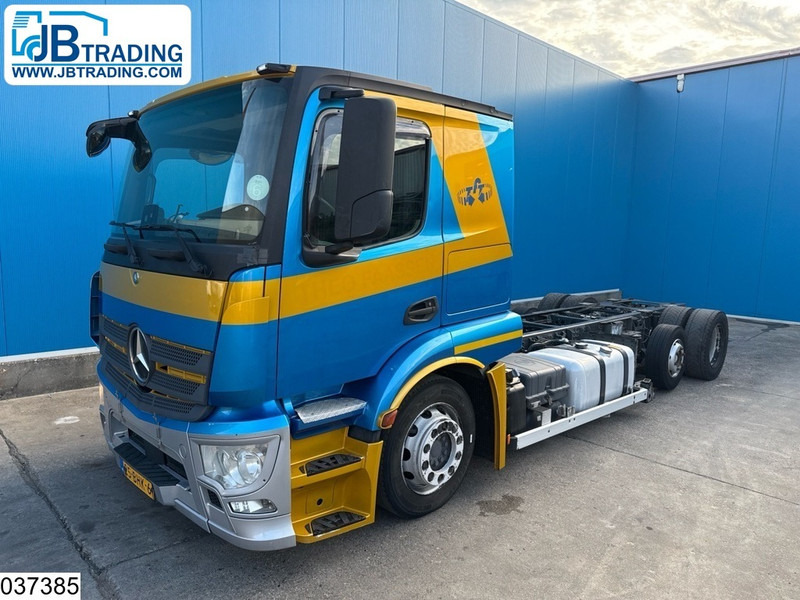 Mercedes-Benz Actros 2443 6x2, EURO 6, PTO, Standairco - Kabiinišassiiga veoauto: pilt 1 Mercedes-Benz Actros 2443 6x2, EURO 6, PTO, Standairco - Kabiinišassiiga veoauto: pilt 1