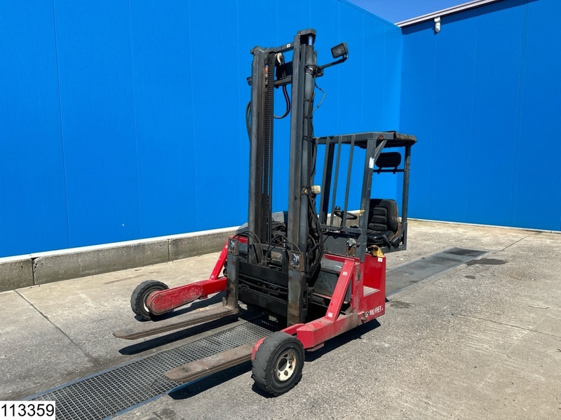 Moffett M4 20.3 3x3, H 3,90 mtr, 2000 KG - Veoautol põhinev kahveltõstuk: pilt 3 Moffett M4 20.3 3x3, H 3,90 mtr, 2000 KG - Veoautol põhinev kahveltõstuk: pilt 3