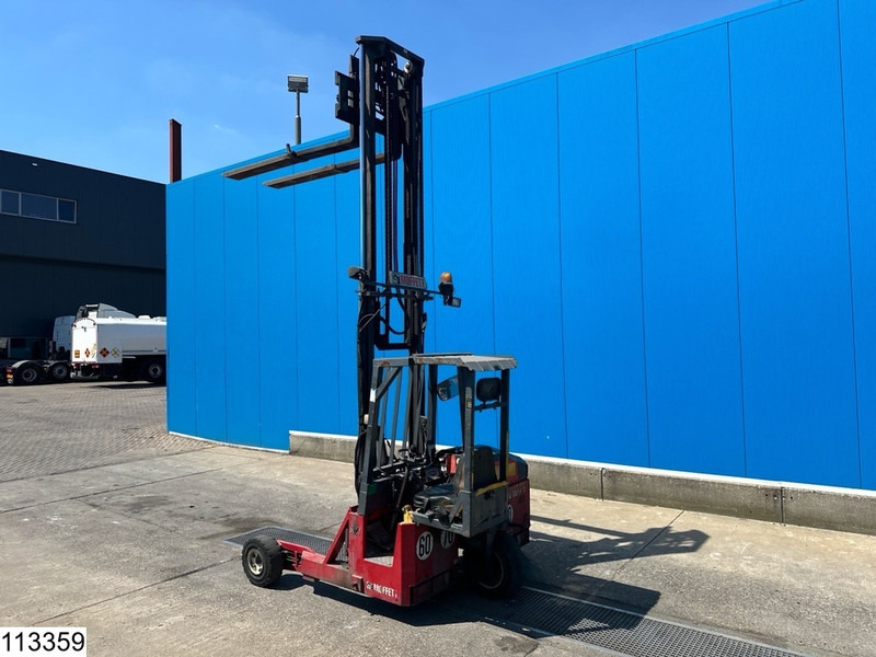 Moffett M4 20.3 3x3, H 3,90 mtr, 2000 KG - Veoautol põhinev kahveltõstuk: pilt 2 Moffett M4 20.3 3x3, H 3,90 mtr, 2000 KG - Veoautol põhinev kahveltõstuk: pilt 2