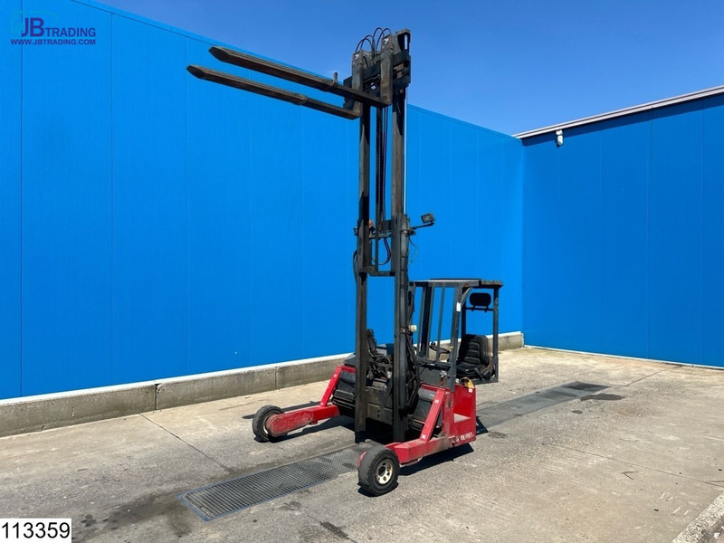 Moffett M4 20.3 3x3, H 3,90 mtr, 2000 KG - Veoautol põhinev kahveltõstuk: pilt 1 Moffett M4 20.3 3x3, H 3,90 mtr, 2000 KG - Veoautol põhinev kahveltõstuk: pilt 1