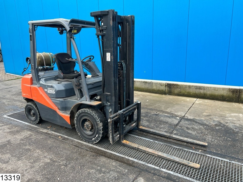 Toyota 8 FGF 25 2.500 KG - Gaasitõstuk: pilt 2 Toyota 8 FGF 25 2.500 KG - Gaasitõstuk: pilt 2