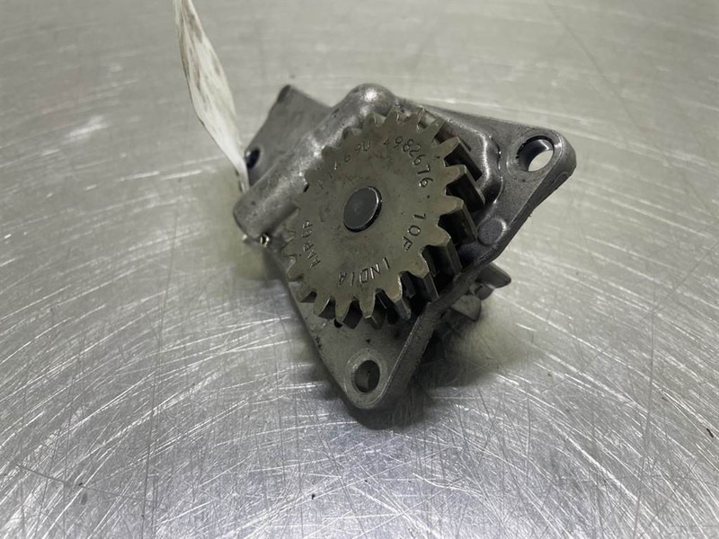 Ahlmann AS900-Cummins B3.3T-4982676-Oil pump/Ölpumpe - Mootor - Ehitusmasinad: pilt 2 Ahlmann AS900-Cummins B3.3T-4982676-Oil pump/Ölpumpe - Mootor - Ehitusmasinad: pilt 2