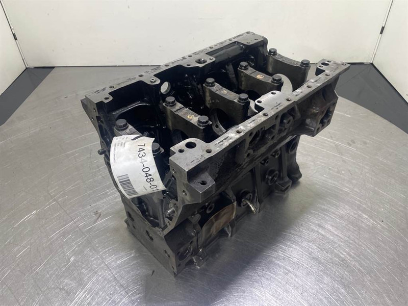 Ahlmann AS900-Cummins B3.3T-4989845-Crankcase/Unterblock - Mootor - Ehitusmasinad: pilt 2 Ahlmann AS900-Cummins B3.3T-4989845-Crankcase/Unterblock - Mootor - Ehitusmasinad: pilt 2