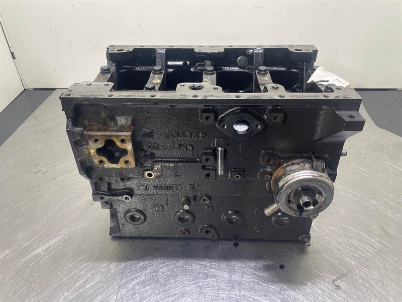 Ahlmann AS900-Cummins B3.3T-4989845-Crankcase/Unterblock - Mootor - Ehitusmasinad: pilt 5 Ahlmann AS900-Cummins B3.3T-4989845-Crankcase/Unterblock - Mootor - Ehitusmasinad: pilt 5