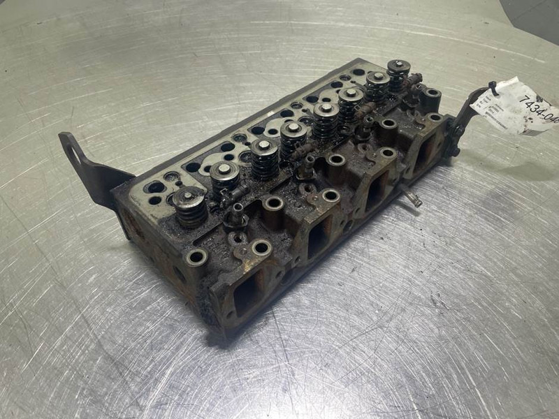 Ahlmann AS900-Cummins B3.3T-Cylinder head/Zylinderköpf - Mootor - Ehitusmasinad: pilt 2 Ahlmann AS900-Cummins B3.3T-Cylinder head/Zylinderköpf - Mootor - Ehitusmasinad: pilt 2