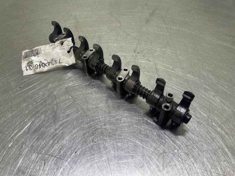 Ahlmann AS900-Cummins B3.3T-Rocker arm assembly - Mootor - Ehitusmasinad: pilt 2 Ahlmann AS900-Cummins B3.3T-Rocker arm assembly - Mootor - Ehitusmasinad: pilt 2