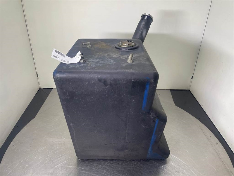 Ahlmann AZ150-4100050A-Fuel tank/Kraftstofftank - Raam/ Konstruktsioon - Ehitusmasinad: pilt 2 Ahlmann AZ150-4100050A-Fuel tank/Kraftstofftank - Raam/ Konstruktsioon - Ehitusmasinad: pilt 2