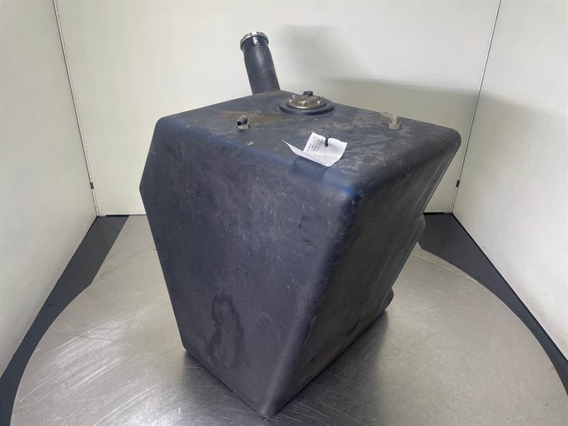 Ahlmann AZ150-4100050A-Fuel tank/Kraftstofftank - Raam/ Konstruktsioon - Ehitusmasinad: pilt 3 Ahlmann AZ150-4100050A-Fuel tank/Kraftstofftank - Raam/ Konstruktsioon - Ehitusmasinad: pilt 3
